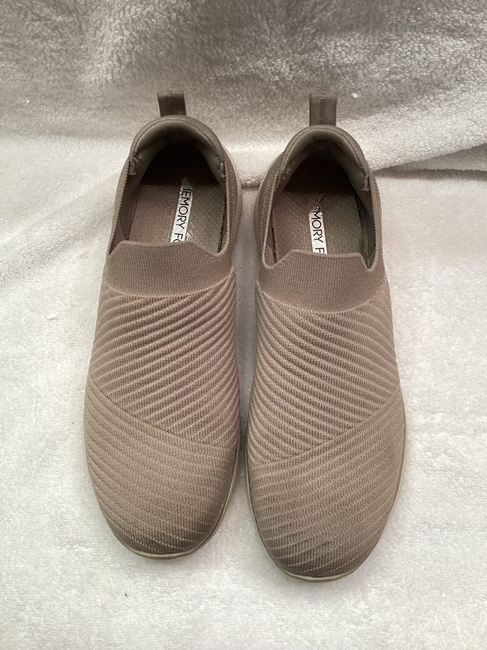 Sketchers Memory Foam Slip-On Women’s Sneakers - size 8.5 Preowned